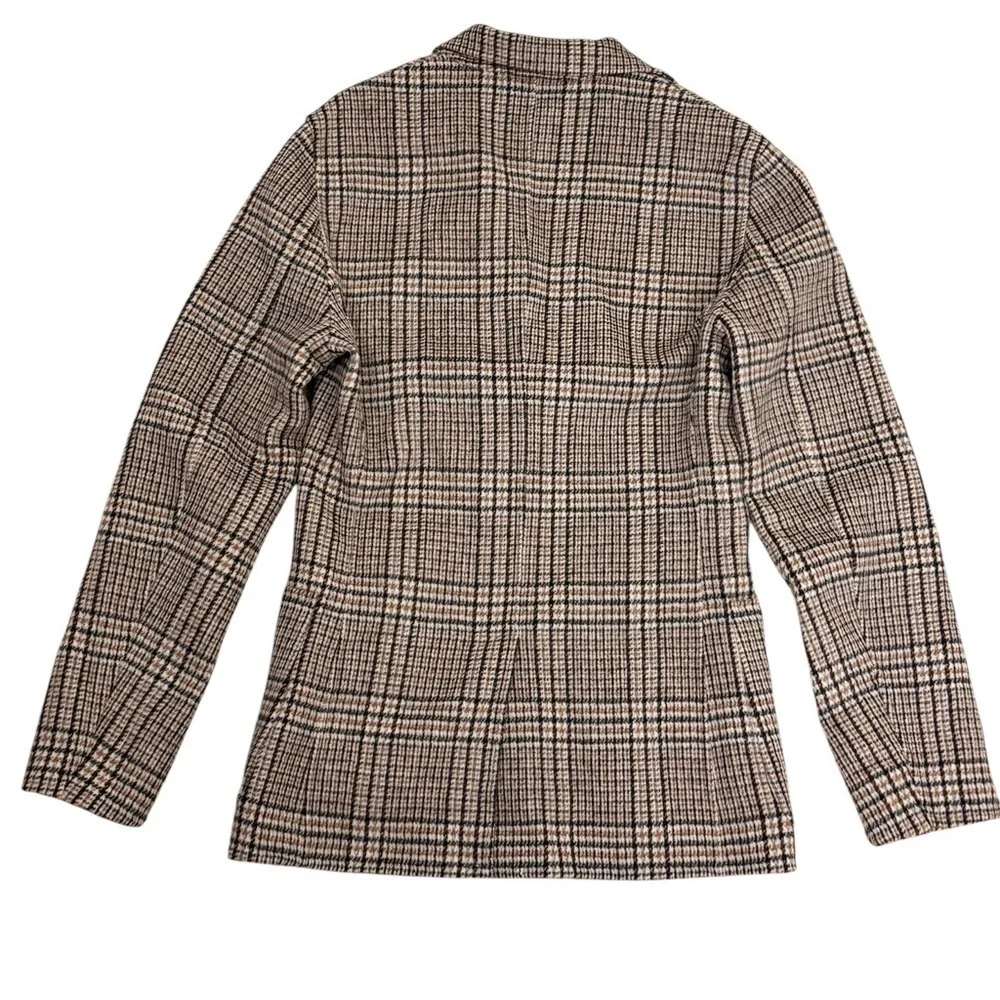 Express chic houndstooth